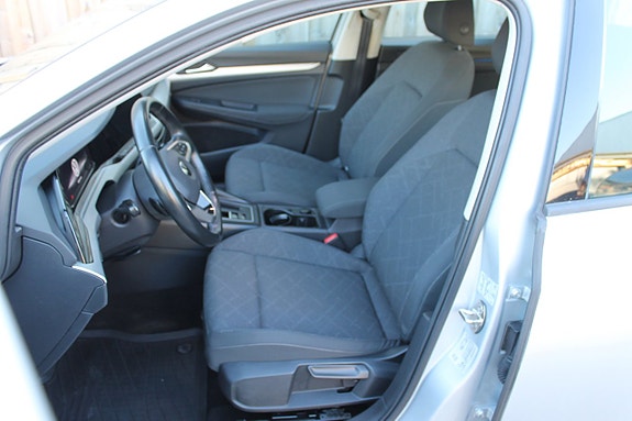 Volkswagen Golf VIII 6 of 10