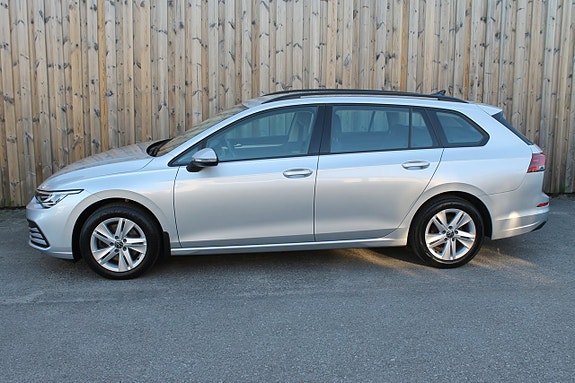 Volkswagen Golf VIII 2 of 10