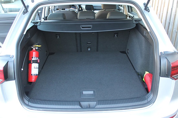 Volkswagen Golf VIII 8 of 10