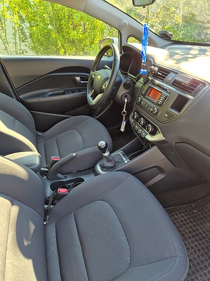 Kia Rio 4 of 7