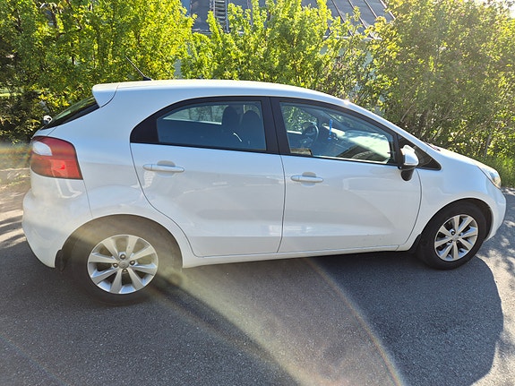 Kia Rio 2 of 7