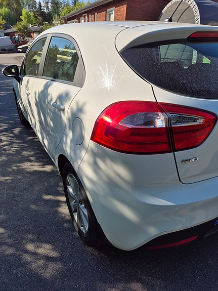 Kia Rio 6 of 7
