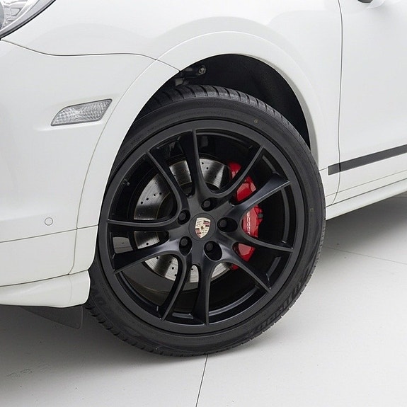 Porsche Cayenne GTS 6 of 12