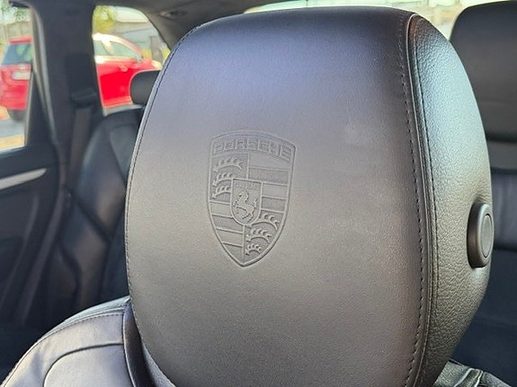 Porsche Cayenne GTS 10 of 12