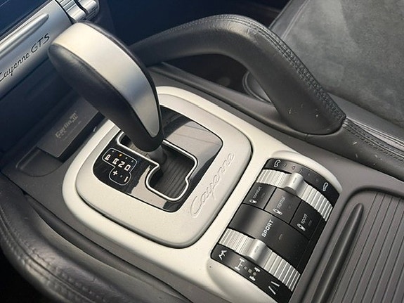 Porsche Cayenne GTS 8 of 12