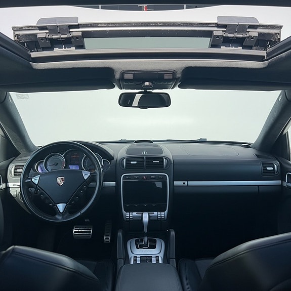 Porsche Cayenne GTS 7 of 12