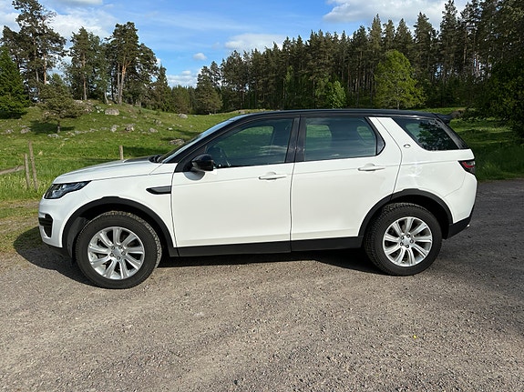 Land Rover Discovery Sport 2 of 5