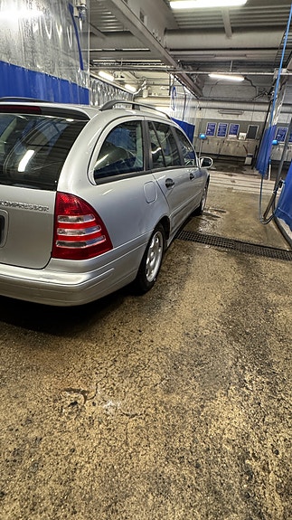 Mercedes-Benz C180 3 of 5