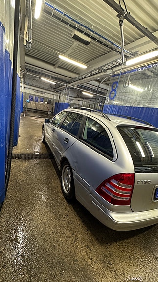 Mercedes-Benz C180 2 of 5