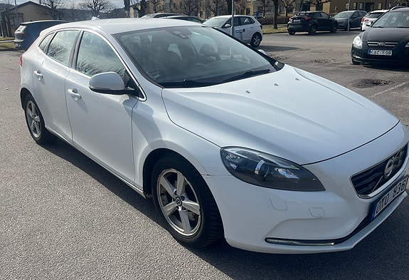 Volvo V40 3 of 5
