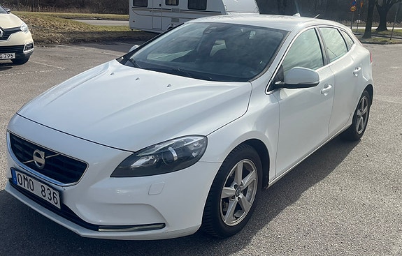 Volvo V40 2 of 5