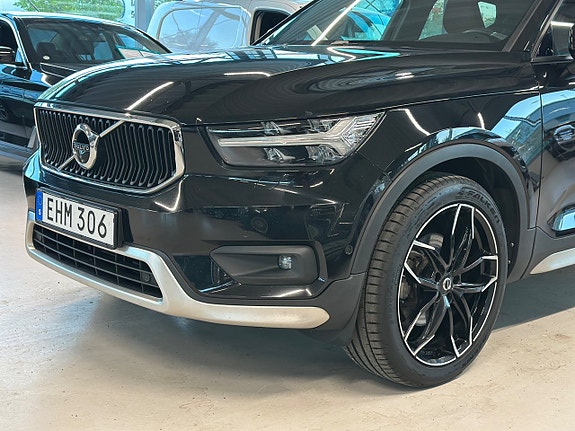 Volvo XC40 3 of 5