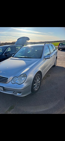 Mercedes-Benz C180 2 of 4