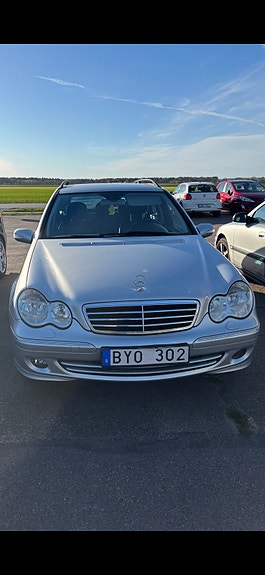 Mercedes-Benz C180 3 of 4