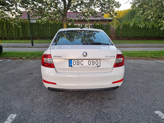 Skoda Octavia 2 of 5