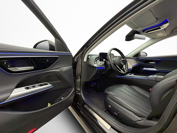 Mercedes-Benz E300 8 of 30