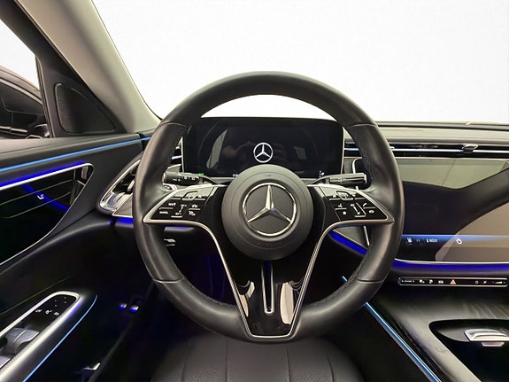 Mercedes-Benz E300 11 of 30