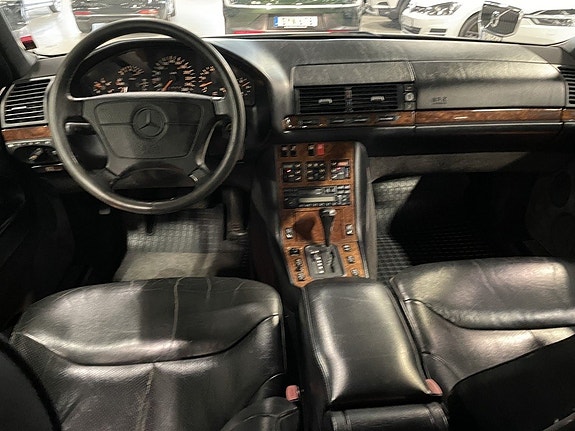 Mercedes-Benz 300 SE 6 of 9