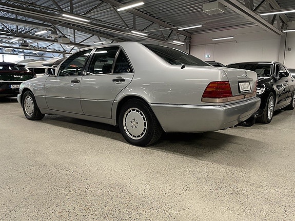 Mercedes-Benz 300 SE 3 of 9