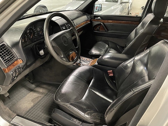 Mercedes-Benz 300 SE 4 of 9