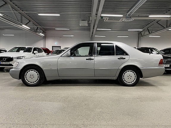 Mercedes-Benz 300 SE 2 of 9