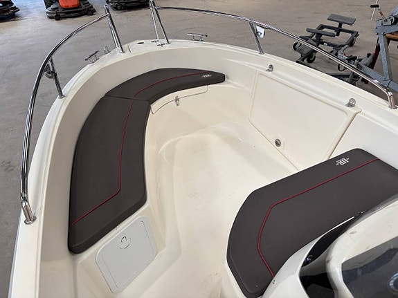 HR 480sc Evinrude E-TEC 60hp 9 of 12