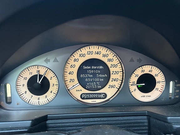 Mercedes-Benz E200 5 of 5