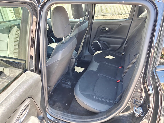 Jeep Renegade 6 of 8