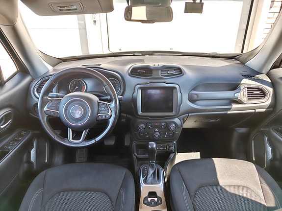 Jeep Renegade 4 of 8