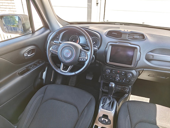 Jeep Renegade 7 of 8