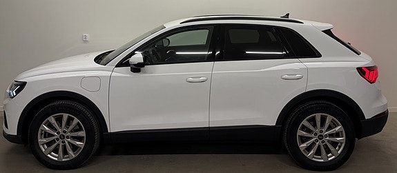 Audi Q3 2 of 5