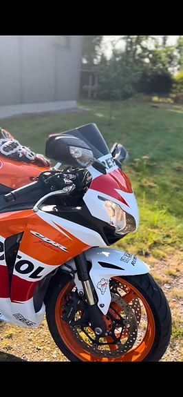 Honda CBR1000RR 3 of 5