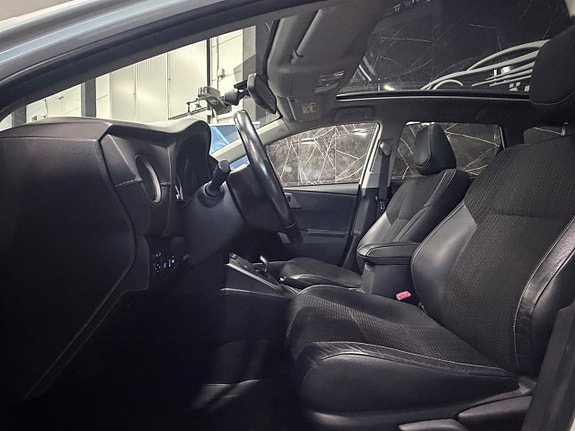Toyota Auris 13 of 22