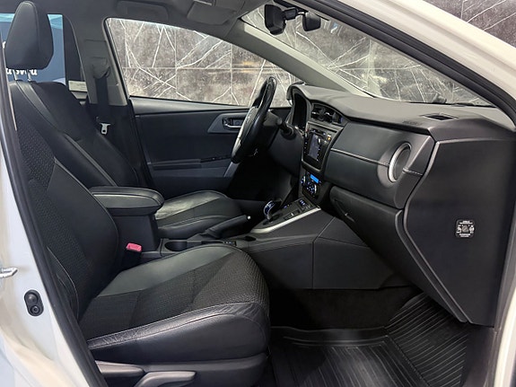 Toyota Auris 15 of 22