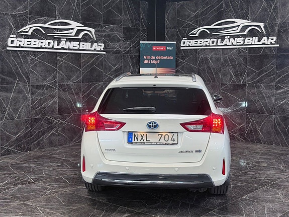 Toyota Auris 2 of 22