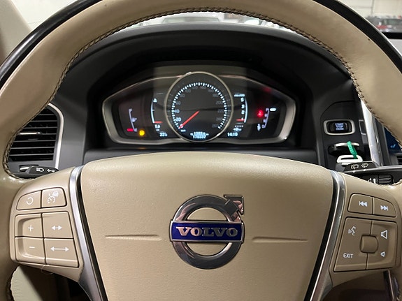 Volvo XC60 7 of 10