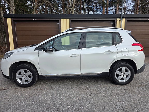 Peugeot 2008 2 of 4