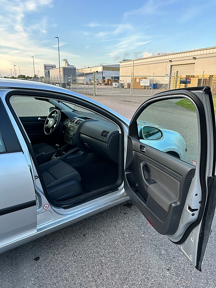 Volkswagen Golf V 7 of 11