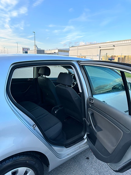 Volkswagen Golf V 9 of 11