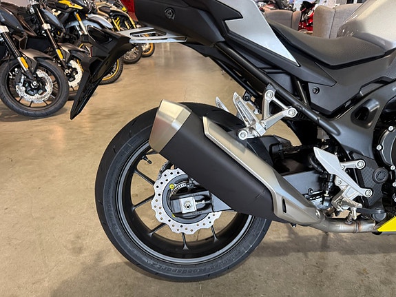 Honda CB750C Hornet E-Clutch 10 of 12