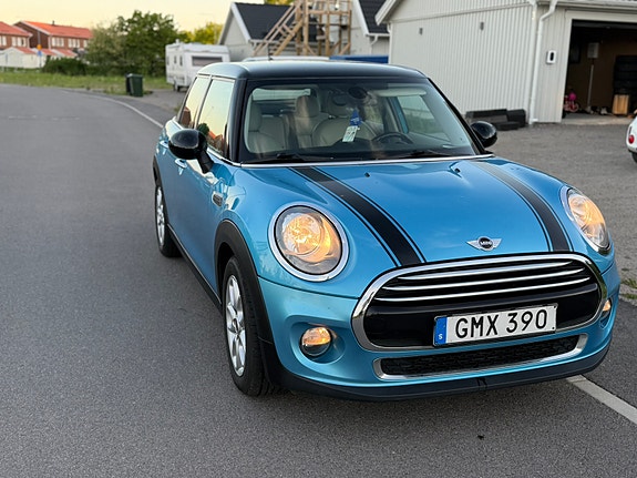 MINI Cooper 2 of 5