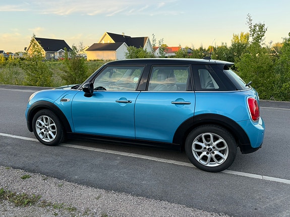 MINI Cooper 4 of 5