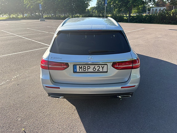 Mercedes-Benz E200 d 4 of 5