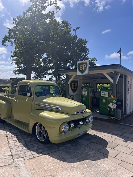 Ford F-100 4 of 5
