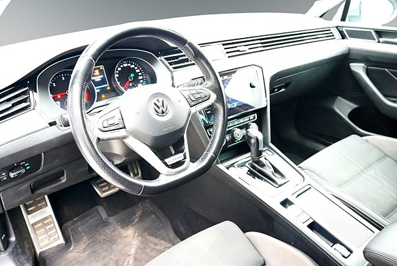 Volkswagen Passat Alltrack 13 of 16