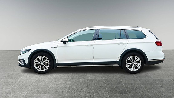 Volkswagen Passat Alltrack 10 of 16