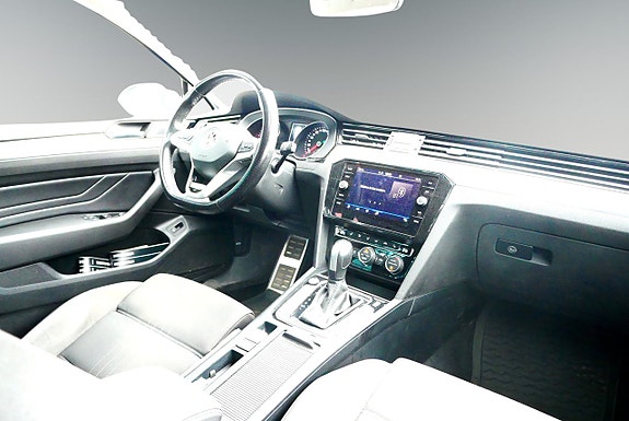 Volkswagen Passat Alltrack 12 of 16