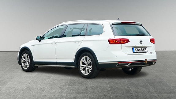 Volkswagen Passat Alltrack 6 of 16