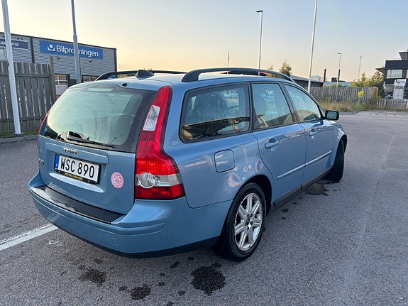 Volvo V50 4 of 5