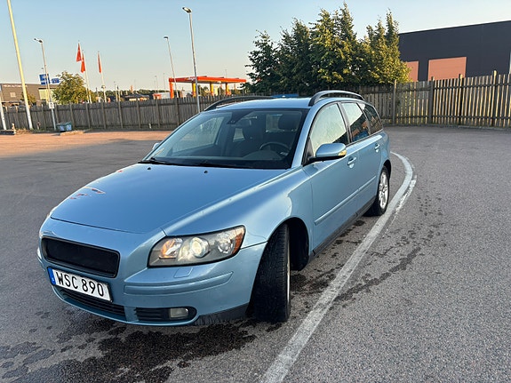Volvo V50 2 of 5